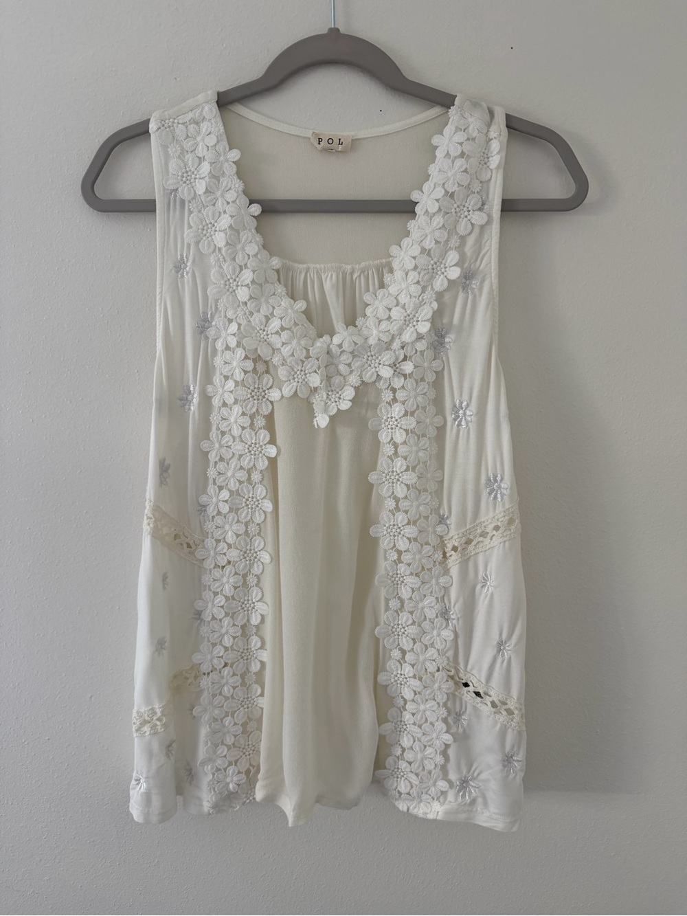 POL Sweet Lovely One Floral Embroidery Flowy Boho Chic Neutral Tank size medium - Picture 3 of 11